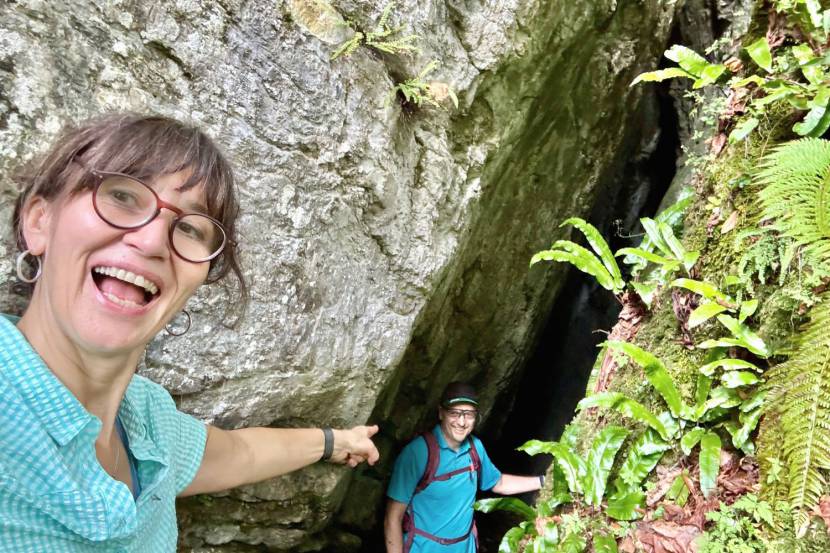 Rundwanderweg am Maisberg: Gipfel, Schmiedekunst und versteckte Höhlen